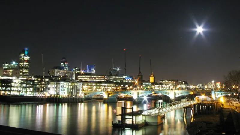 Photo: Night London Panorama with Full Moon
