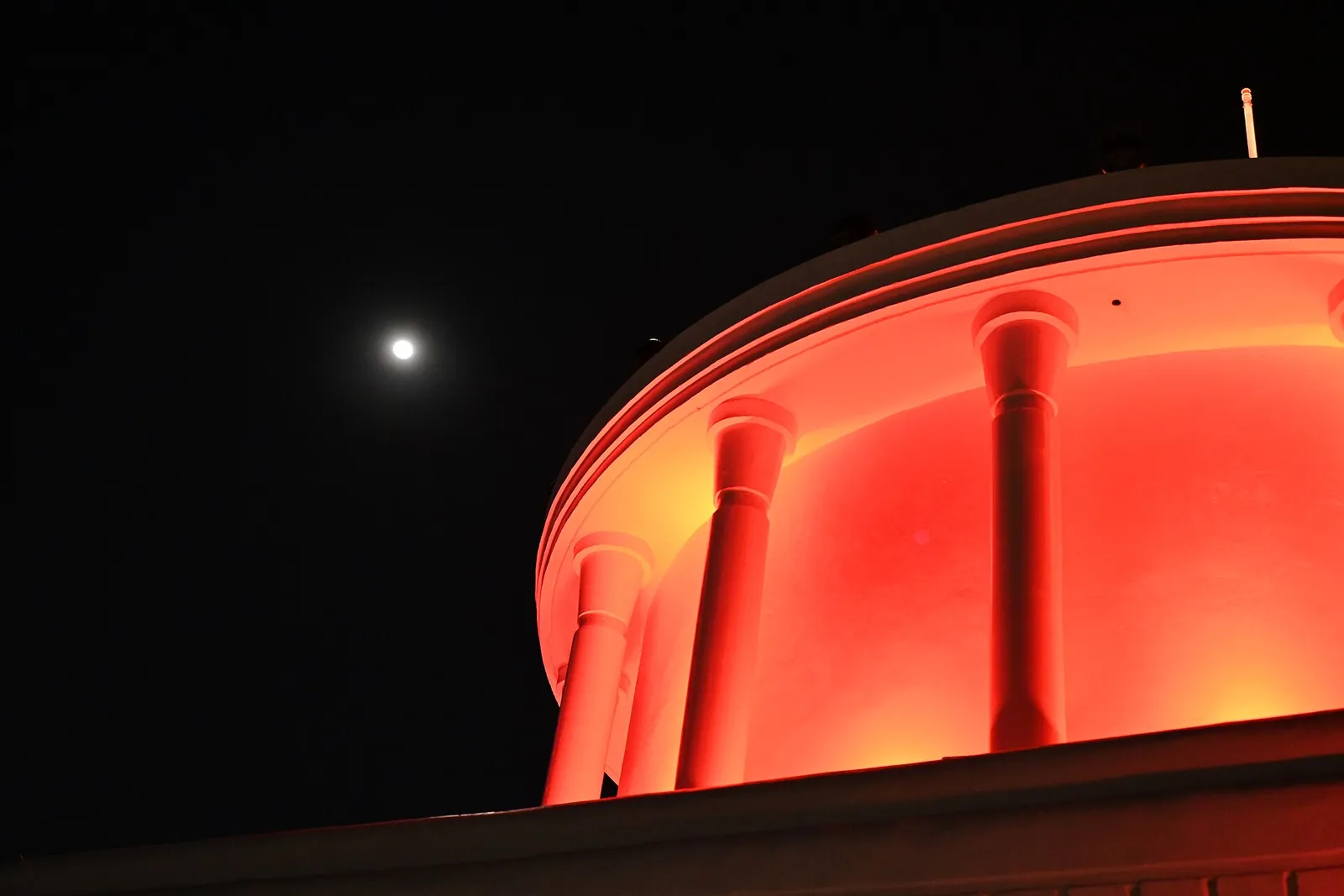 Photo: DFC 5210 Moonlit night beside a glowing red rotunda - Pattaya after dark